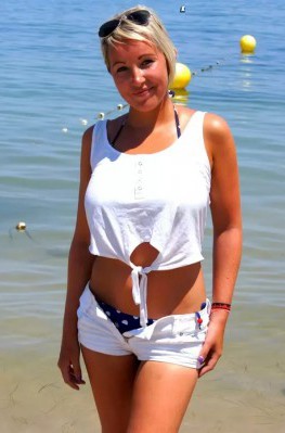 Не загорелые сиськи одной нудистки