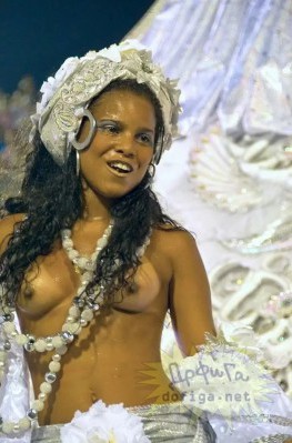 Жирные жопы бразильянок-обнаженные фото девушек