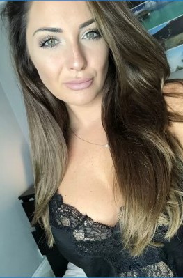 Очень привлекательная девушка с большими титечками