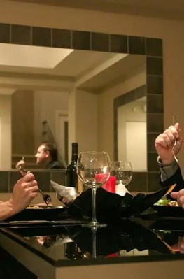 Домохозяйка Brandi Love ебётся с незнакомцем пока её муж наблюдает за этим