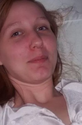 Голые прелести простой провинциальной девушки на домашних эро фото