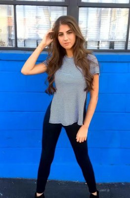 Молодая арабка в шикарных селфи