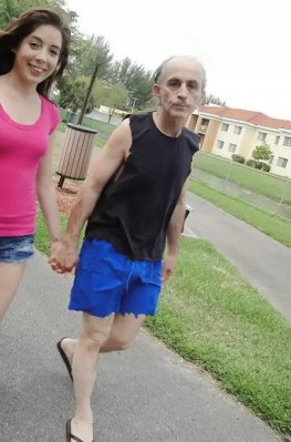 Папа трахнул маленькую дочь