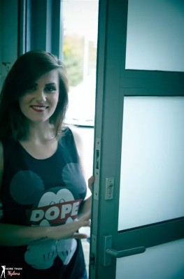 Дама разделась на лестнице