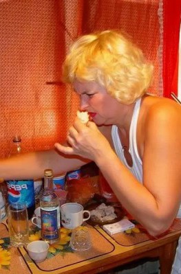 Трахнул пьяную мамку