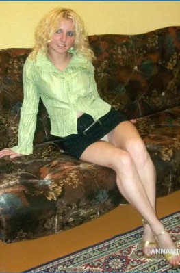 Видно трусики под платьем девушек