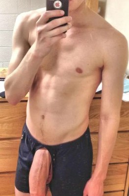 Красивый большой член гея