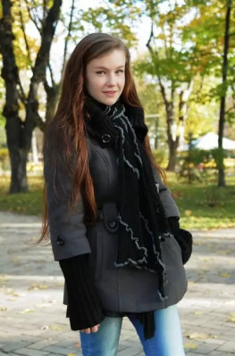 Упругие натуральные дойки голой девушки в постели