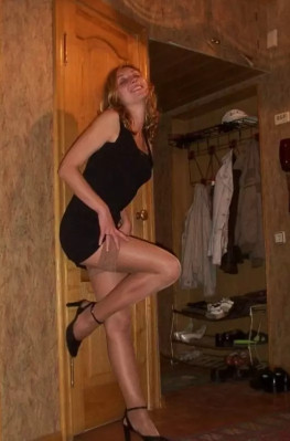 Домашние ню фото русской худой девки с маленькими сисечками