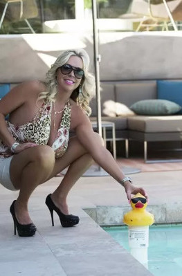 Чувак разрядился после совокупления с домохозяйкой Sandra Otterson на милое личико